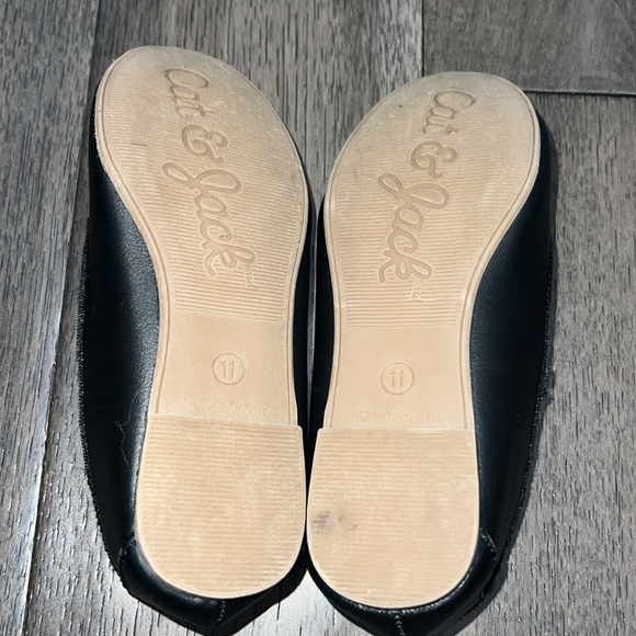 Gently used cat & Jack Mary Jane like flats with a string bow - Picture 6 of 7